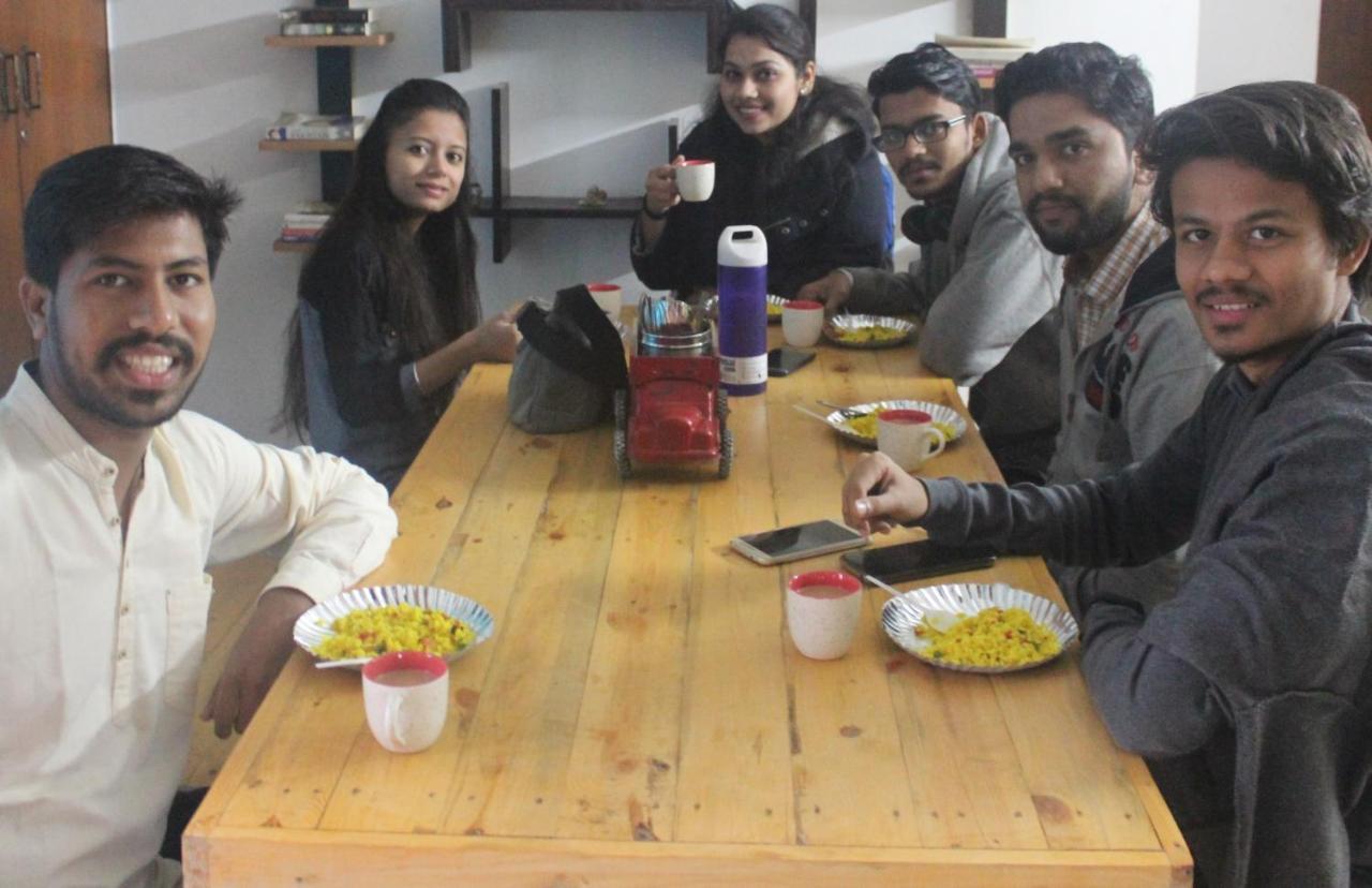 Bunkmates * New Delhi