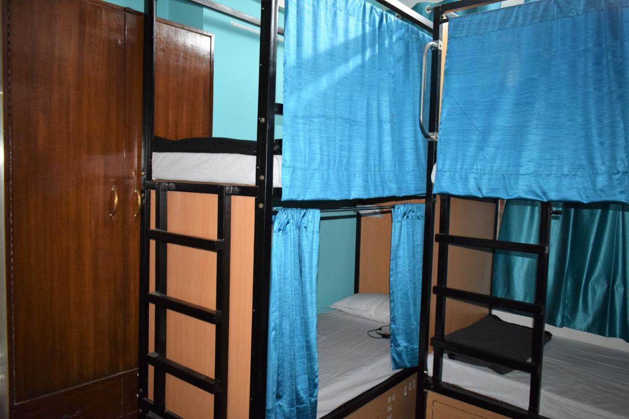 Bunkmates * New Delhi