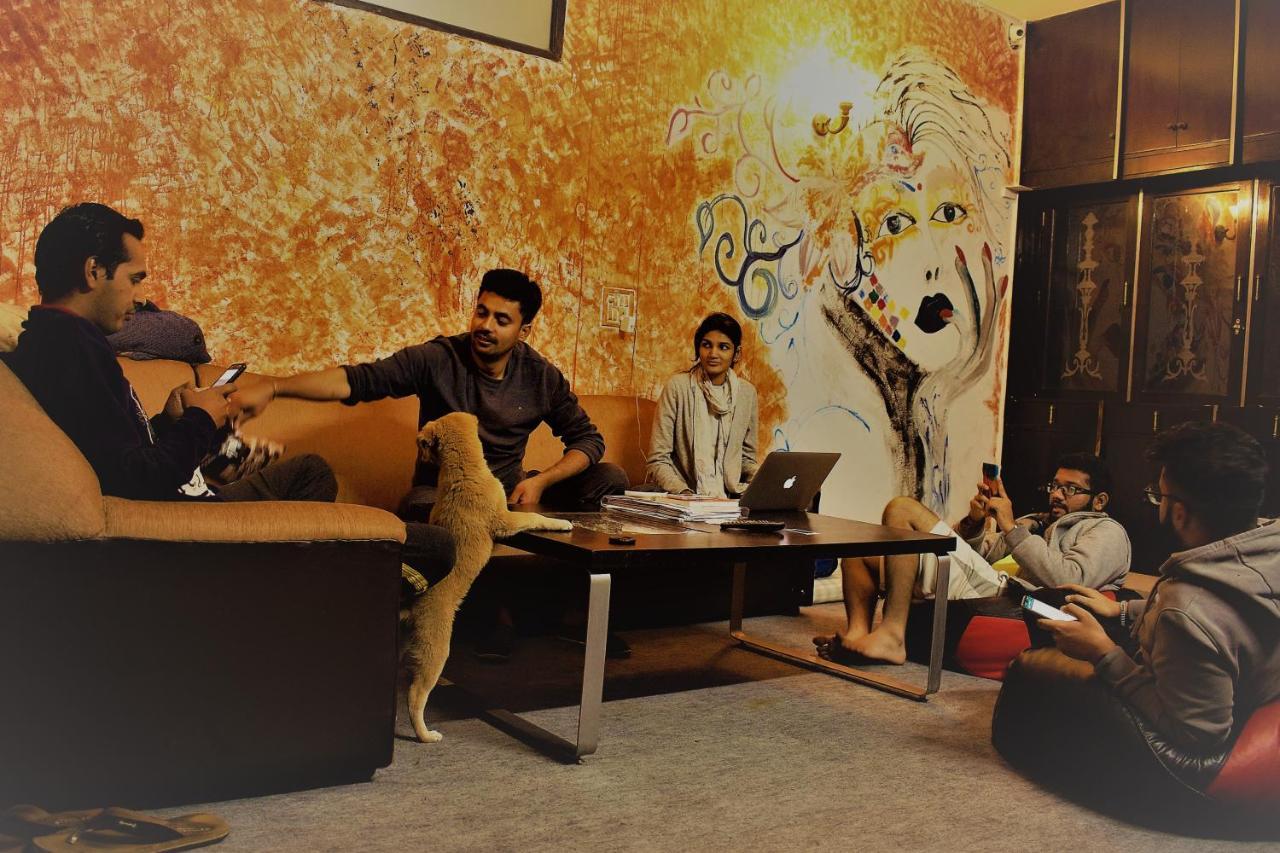 Bunkmates * New Delhi