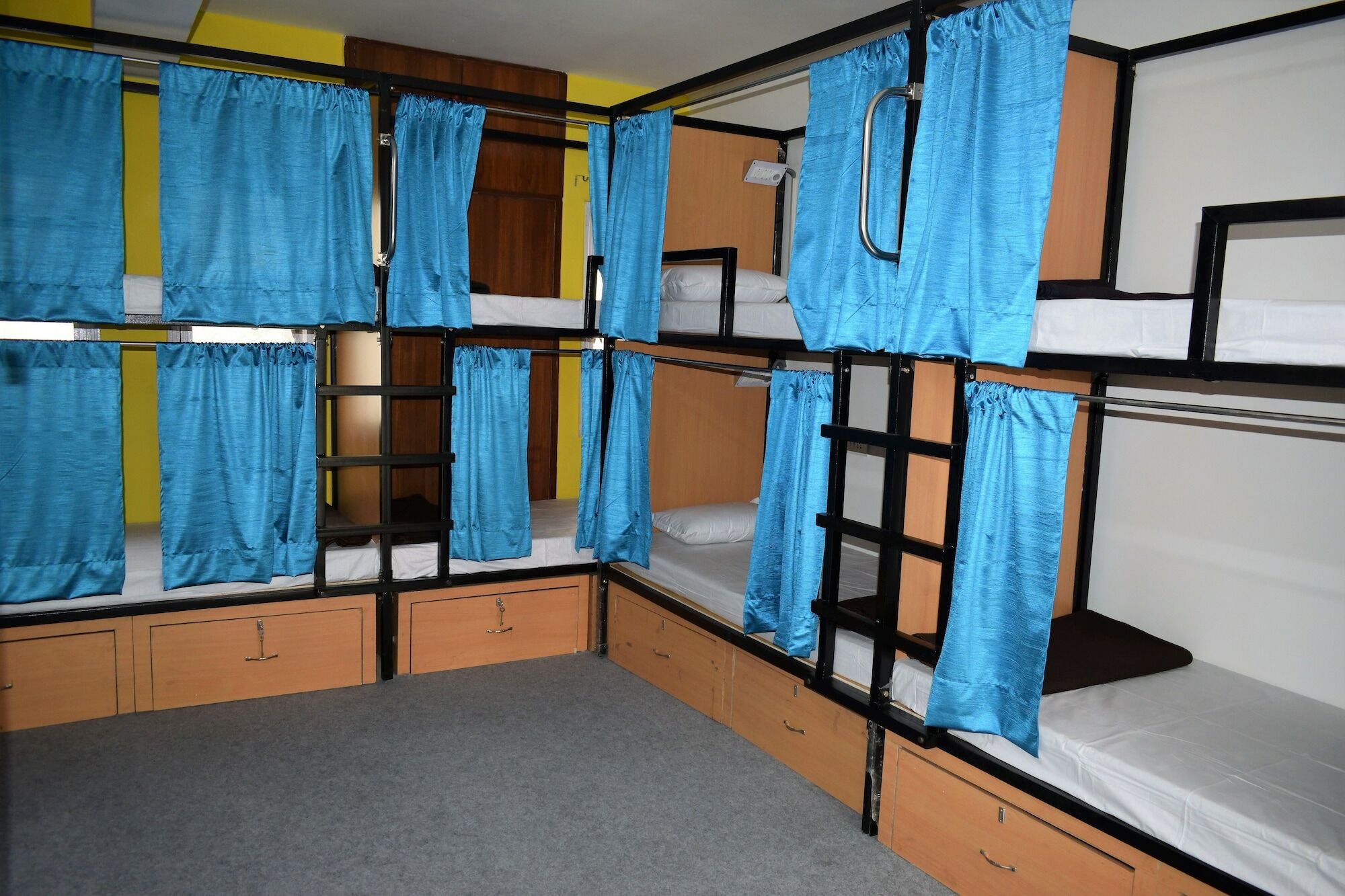 Hostel Bunkmates