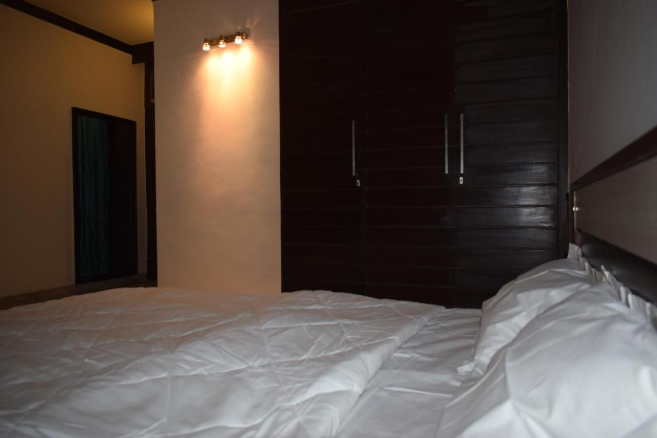 Bunkmates * New Delhi