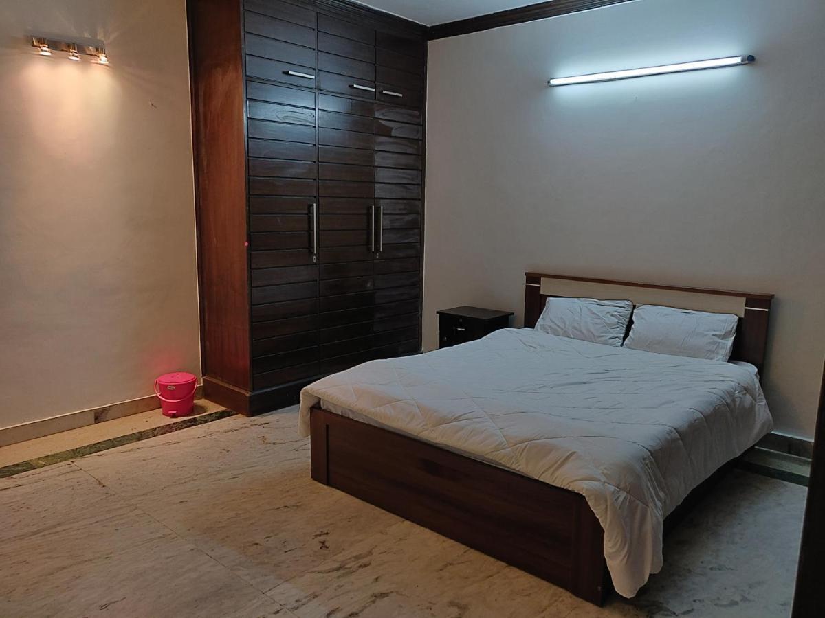 Bunkmates * New Delhi