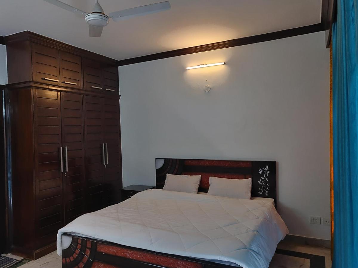 Hostel Bunkmates