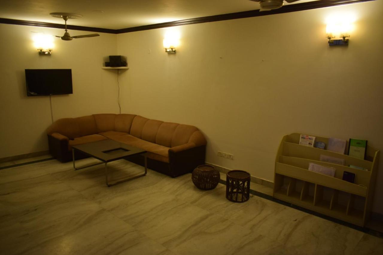 Bunkmates * New Delhi